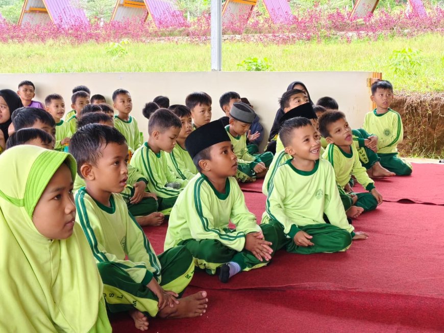 Relima Sijunjung Fasilitasi Dongeng Kemanusiaan di Yayasan Pendidikan Cendekia Muslim